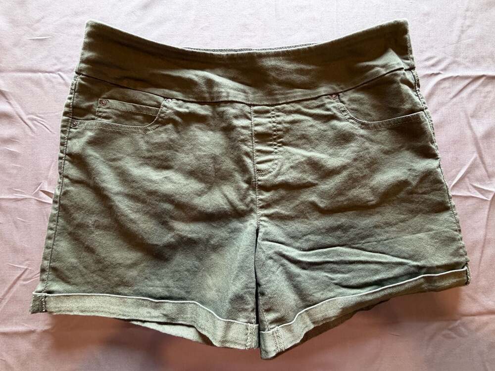 Time and Tru Women's Olive Green Pull-On Cuffed Denim Shorts